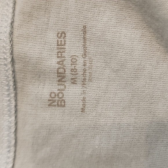 NWT No Boundaries Scoop Neck Short Sleeve Tee Bundle Medium - Picture 2 of 6
